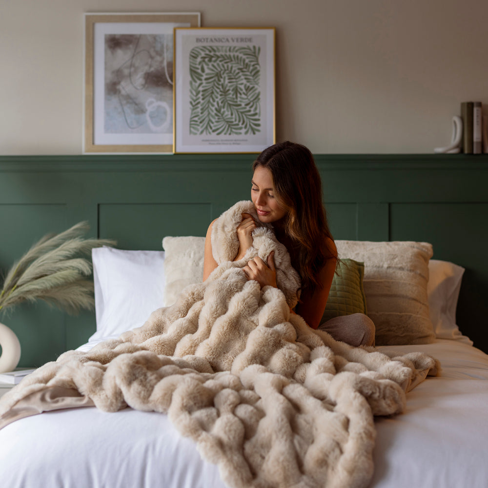 Faux Fur Luxury Thermal Blanket 140cm x 160cm - Natural